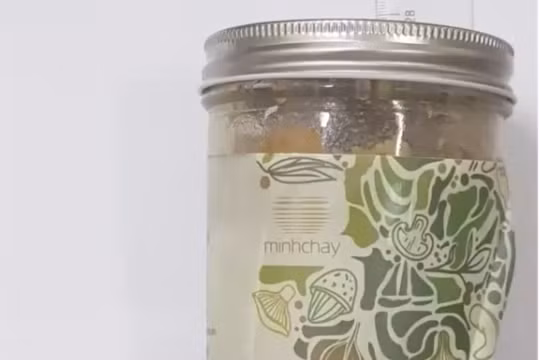 Lọ pate Minh Chay của Công ty TNHH Hai Thành viên Lối sống mới chứa vi khuẩn Clostridium botulinum (Ảnh: Minh Thúy) 