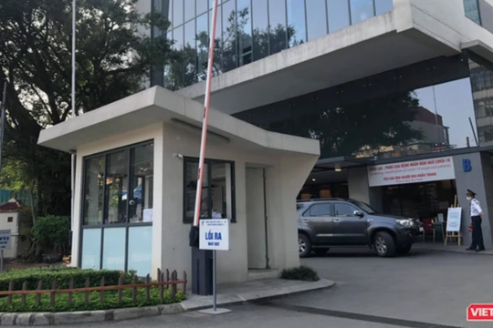 Cổng vào Bệnh viện Việt Pháp (Ảnh: Minh Thuý) 