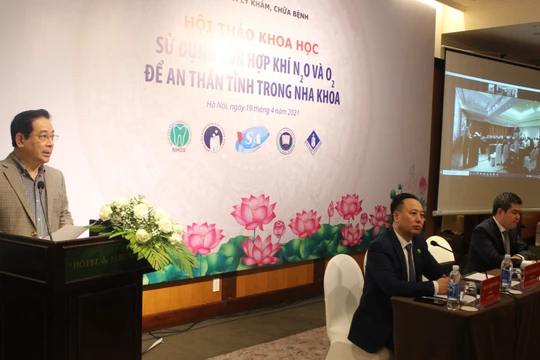 PGS.TS. Lương Ngọc Khuê - Cục trưởng Cục Quản lý Khám, chữa bệnh, Bộ Y tế - phát biểu tại hội thảo (Ảnh - Cục QLKCB) 