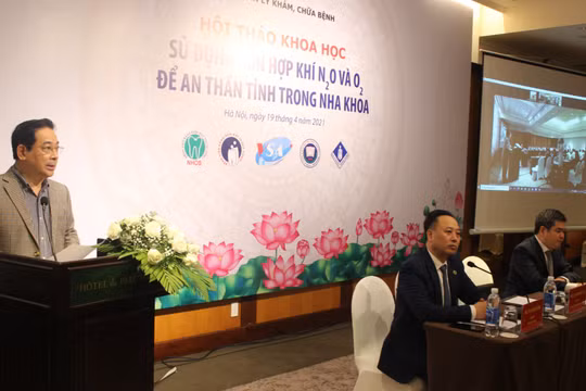 PGS.TS. Lương Ngọc Khuê - Cục trưởng Cục Quản lý Khám, chữa bệnh, Bộ Y tế - phát biểu tại hội thảo (Ảnh - Cục QLKCB) 