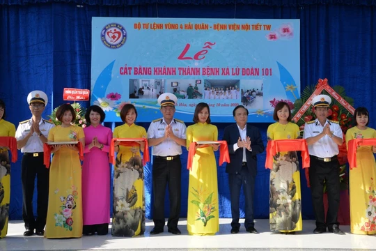 Lễ cắt băng khánh thành Phòng khám đa khoa – Bệnh xá Lữ đoàn 101 thuộc vùng 4 Hải quân (Ảnh: BVCC) 