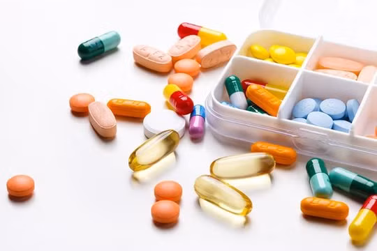 Bệnh viện ở nhiều địa phương thiếu thuốc do chậm đấu thầu mua sắm (ảnh minh hoạ)