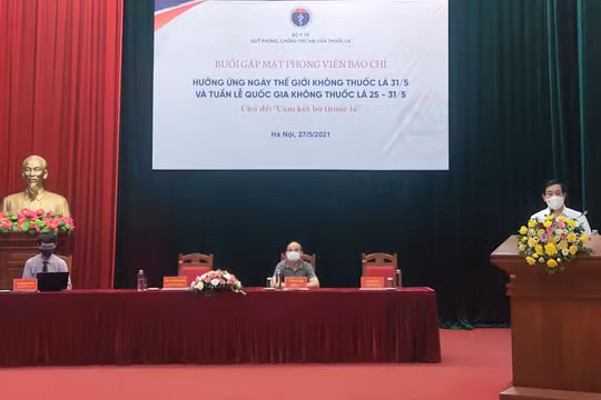 Buổi gặp mặt báo chí nhân ngày Thế giới không thuốc lá 31/5 và Tuần lễ Quốc gia không thuốc lá 25-31/5 do Quỹ phòng, chống tác hại của thuốc lá, Bộ Y tế tổ chức (Ảnh - Minh Thuý) 