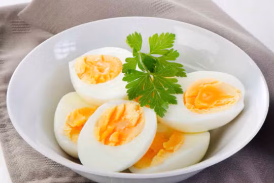 Lòng đỏ trứng rất có lợi cho sức khoẻ (Ảnh: Boldsky) 