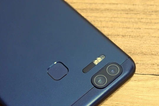 thông thường một viên pin chỉ có thể giúp smartphone hoạt động liên tục trong vòng 6 giờ