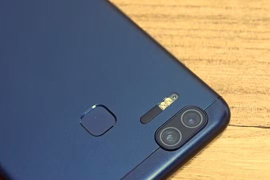 thông thường một viên pin chỉ có thể giúp smartphone hoạt động liên tục trong vòng 6 giờ