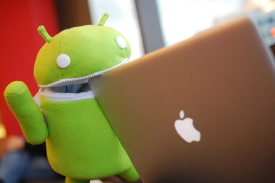 Apple đang tỏ ra yếu thế so với Google trong lĩnh vực thiết bị nhà thông minh