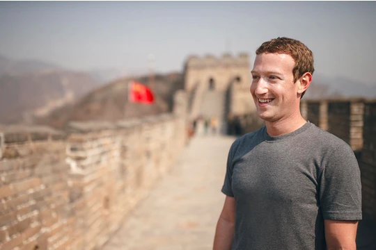 Hình ảnh Mark Zuckerberg đứng trên Vạn lý trường thành vào tháng 3/2016 (Ảnh: Business Insider)