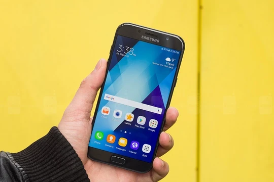 Smartphone tầm trung của Samsung sẽ sớm được cài Bixby