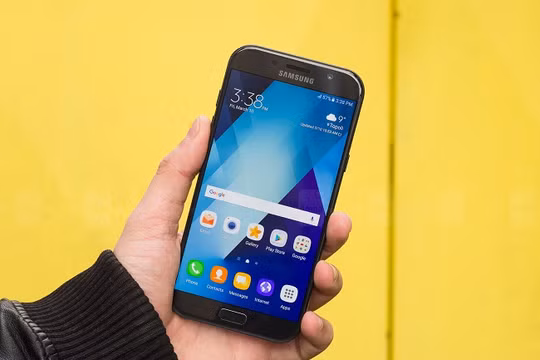 Smartphone tầm trung của Samsung sẽ sớm được cài Bixby