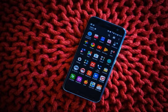 Việc xem video trên điện thoại đang trở thành thói quen của nhiều người