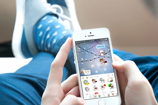 Bộ sticker cực “cool” gồm Cuội smile, thỏ Bunnie và các overlay sticker mang theo lời chúc Trung Thu. Ảnh: Zalo