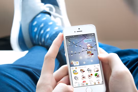 Bộ sticker cực “cool” gồm Cuội smile, thỏ Bunnie và các overlay sticker mang theo lời chúc Trung Thu. Ảnh: Zalo