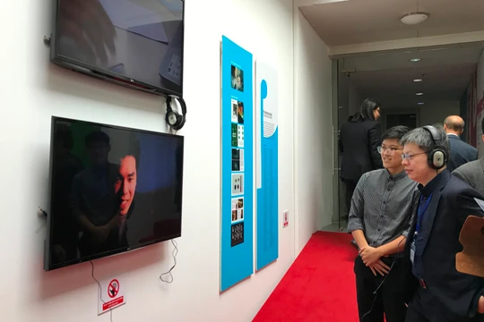 Đề xuất dự án truyền thông cho quần thể di tích Văn Miếu Quốc Tử Giám là một trong số hơn 14 sản phẩm sáng tạo được trưng bày tại triển lãm sáng tạo mang tên "Bigger!" đang được khoa Truyền thông &Thiết kế, Đại học RMIT Việt Nam tổ chức tại cơ sở đào tạo 