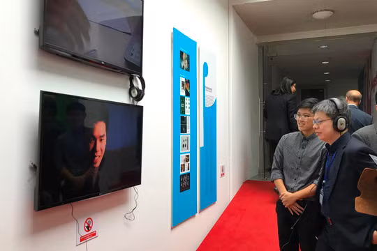 Đề xuất dự án truyền thông cho quần thể di tích Văn Miếu Quốc Tử Giám là một trong số hơn 14 sản phẩm sáng tạo được trưng bày tại triển lãm sáng tạo mang tên "Bigger!" đang được khoa Truyền thông &Thiết kế, Đại học RMIT Việt Nam tổ chức tại cơ sở đào tạo 