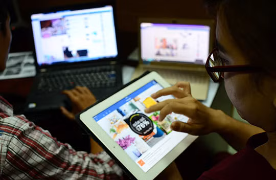 TPHCM có khoảng 13.800 tài khoản facebook quảng bá sản phẩm hoặc có hoạt động thương mại điện tử. Ảnh minh họa: VTV.