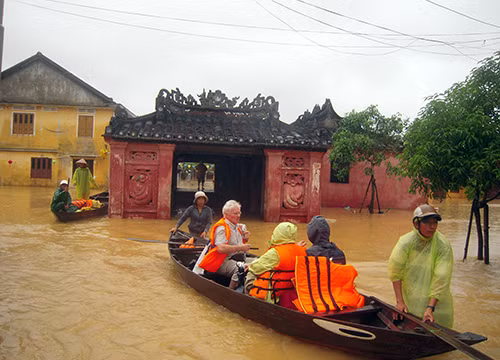 Khu vực Phố Cổ Hội An ngập sâu trong nước. Ảnh minh hoạ: Con đường di sản.