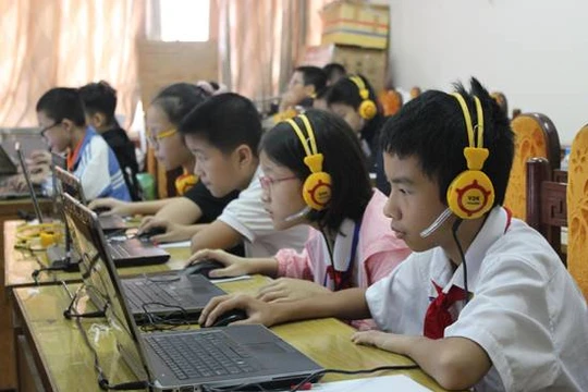 Học sinh làm bài thi tại Ngày hội lập trình WeCode quốc gia 2017 được tổ chức hôm nay, 21/10/2017 tại Hà Nội. Ảnh: L.Anh