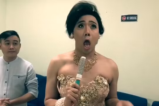 Video Trấn Thành giả gái đả kích Phi Thanh Vân lan truyền chóng mặt. Ảnh: Cắt từ video.