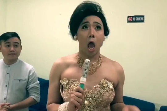 Video Trấn Thành giả gái đả kích Phi Thanh Vân lan truyền chóng mặt. Ảnh: Cắt từ video.