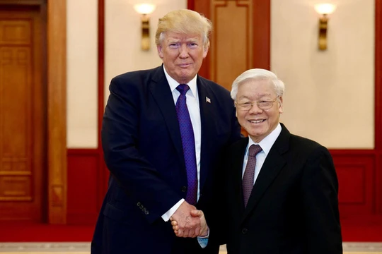 Tổng thống Mỹ Donald Trump đã hội kiến Tổng bí thư Nguyễn Phú Trọng vào lúc 11h tại Văn phòng Trung ương Đảng ở Hà Nội. Ảnh: Tuổi trẻ