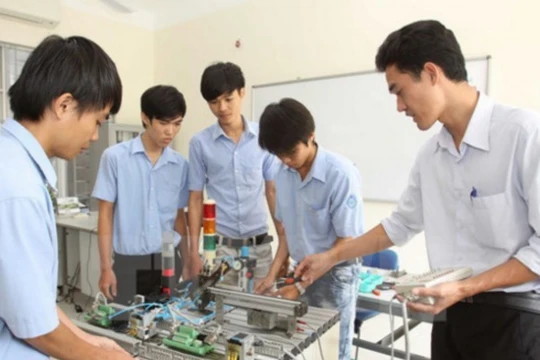 Đến năm 2020, 100% các đại học, học viện, trường đại học, trường cao đẳng và trường trung cấp có kế hoạch triển khai công tác hỗ trợ học sinh, sinh viên khởi nghiệp. Ảnh minh hoạ: ĐMST