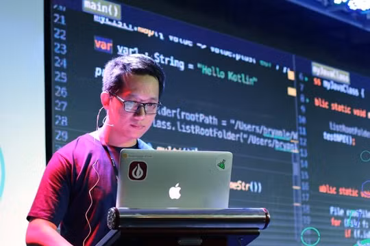 Thế hệ Y tại Việt Nam đang trong độ tuổi 22-37, chiếm tới 30% dân số. Ảnh minh hoạ: Bizlive