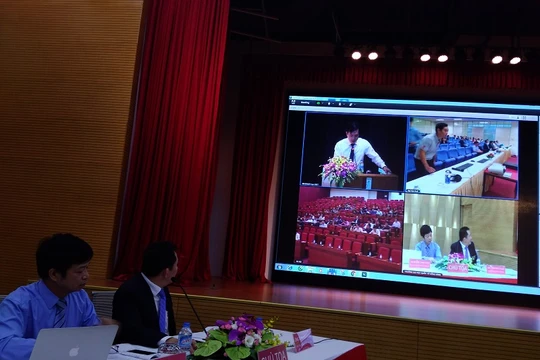 Hội thảo được tổ chức theo hình thức cầu truyền hình trực tuyến đồng thời tại 3 điểm cầu. Ảnh: Phương Công.