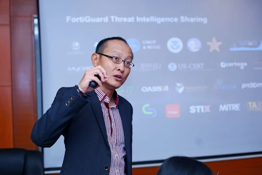 Ông Chew Poh Chang - Chiến lược gia An ninh mạng của Fortinet chia sẻ về những xu hướng tấn công mạng trong năm 2018 (Ảnh Fortinet cung cấp)