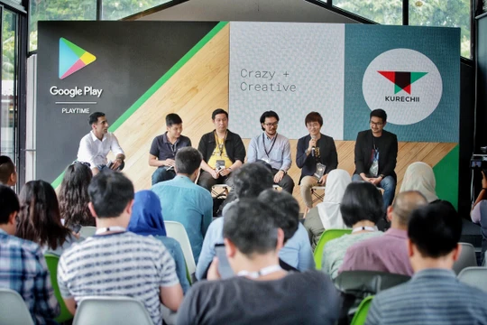 Nguyễn Tuấn Cường đại diện Amanotes (thứ 2 bên trái qua) cùng các nhà phát triển ứng dụng đến từ Châu Á Thái Bình Dương. Ảnh: Google.