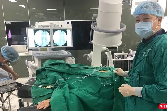 Một ca tiêm cột sống phối hợp sóng tần xung (PRF) dưới hướng dẫn C-arm tại Bệnh viện Đa khoa Thanh Nhàn (Ảnh: BVCC)