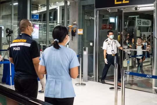 Thái Lan thực hiện kiểm dịch ngay tại các sân bay để đề phòng virus lạ xâm nhập vào nước này (Ảnh: CNBC)