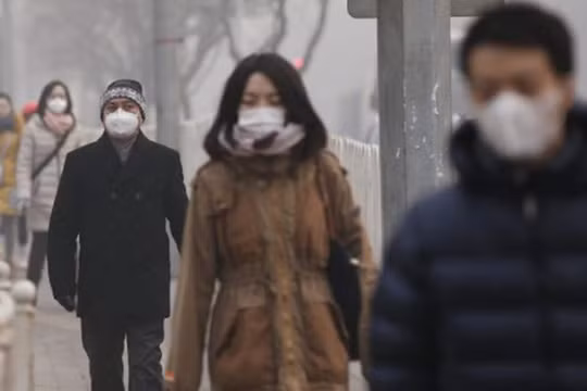 Khách du lịch và người dân Trung Quốc đeo khẩu trang để phòng bệnh (Ảnh: Internet)