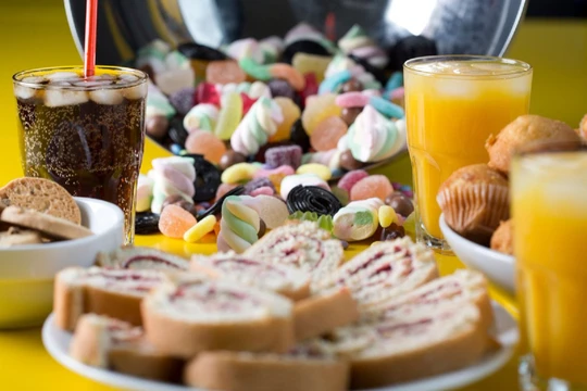 Thức ăn chứa nhiều đường không tốt cho sức khỏe. Ảnh: WHO