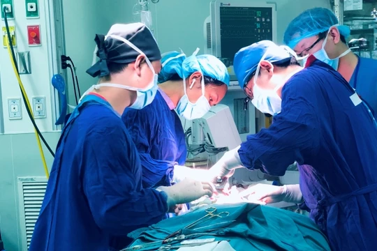 Ca phẫu thuật sửa gương mặt lưỡi cày cho chàng trai 26 tuổi (Ảnh: BVCC)