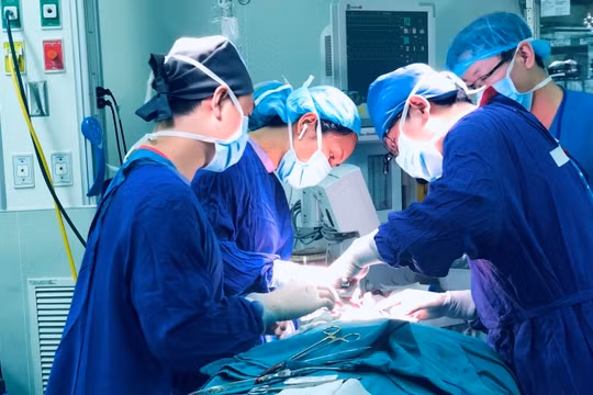 Ca phẫu thuật sửa gương mặt lưỡi cày cho chàng trai 26 tuổi (Ảnh: BVCC)