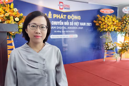 BS Trần Thanh Thuỷ - Phó Giám đốc Sở Y tế đến tham dự họp báo phát động Giải thưởng chuyển đổi số Việt Nam 2021 tại Đà Nẵng (Ảnh: Hoà Bình) 