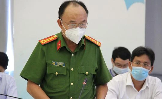 Đại tá Trần Văn Chính - phó giám đốc Công an tỉnh Bình Dương - phát biểu tại cuộc họp báo ngày 17-8 - Ảnh Tuổi Trẻ