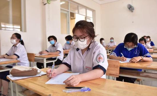 Thí sinh ở điểm thi trường THPT Thanh Đa (Q.Bình Thạnh) - Ảnh Ngọc Phượng