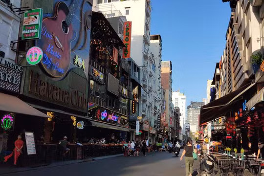 Vũ trường, quán bar, karaoke trên địa bàn TP.HCM vừa được phép hoạt động trở lại (Ảnh: Hoà Bình) 