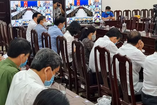 Ban chỉ đạo phòng, chống dịch COVID-19 Bạc Liêu họp khẩn sáng 28/1 (Ảnh: Nhật Hồ) 