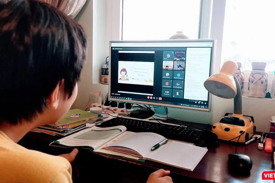 Học sinh vùng dịch TP.HCM học trực tuyến từ đầu năm học 2021-2022. Ảnh: Hoà Bình 