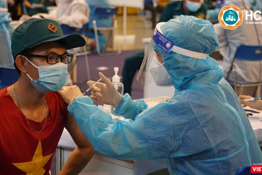 Công tác tiêm vaccine phòng COVID-19 mở rộng cho các đối tượng thuộc Mặt trận Tổ quốc, Hội phụ nữ, dân quân tự vệ (Ảnh: HCDC) 