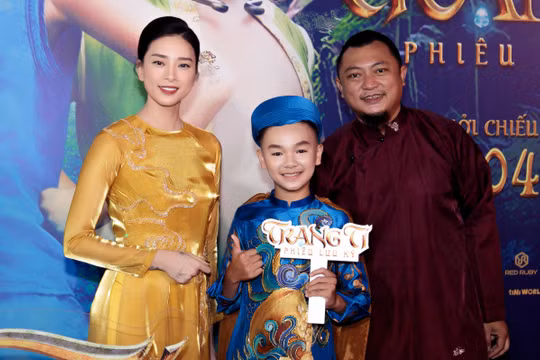 Nhà sản xuất Ngô Thanh Vân và đạo diễn Phan Gia Nhật Linh cùng diễn viên nhí xuất hiện trước công chúng - Ảnh: Studio68