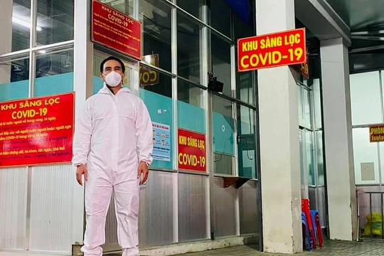 MC Quyền Linh đi chống dịch trong giai đoạn căng thẳng nhất ở tâm dịch TP.HCM. Ảnh: FBNV 