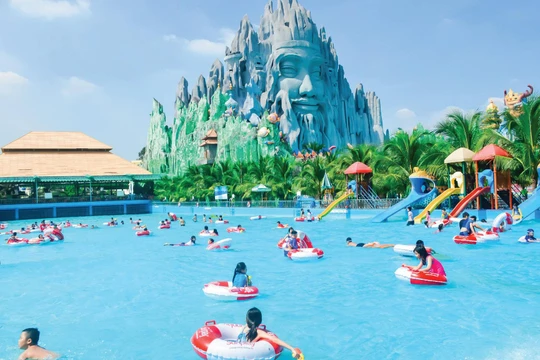 Dịch Covid-19 "nóng" trở lại, Suối Tiên tạm đóng cửa từ sáng nay (Ảnh: Suối Tiên) 