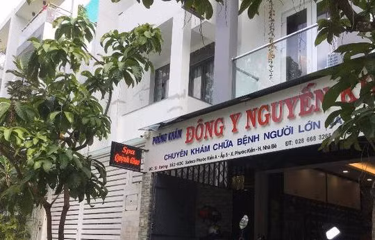 Phòng khám đông y Nguyễn Khoa (địa chỉ tại đường số 2, khu dân cư Phước Kiển, huyện Nhà Bè, TP.HCM) - Ảnh: PLO 