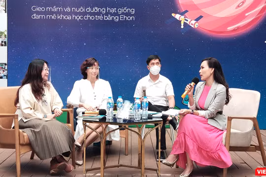 Toạ đàm về gieo mầm và nuôi dưỡng hạt giống đam mê khoa học cho trẻ trong khuôn khổ Ngày Ehon Việt Nam. Ảnh: Hoà Bình