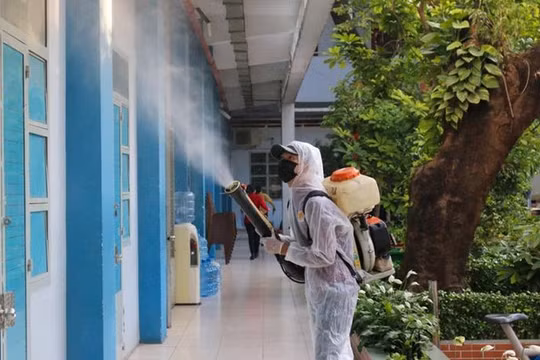 Phun khử khuẩn trường học ở TP.HCM để chuẩn bị đón trẻ đến trường sau dịch 