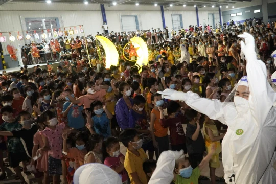 Trung thu đặc biệt cho 1.200 bé là F0 ở khu cách ly điều trị Bình Dương